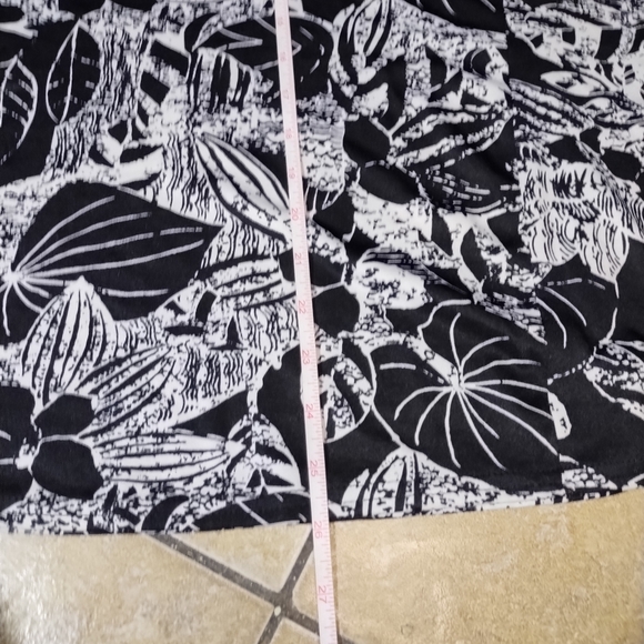 Lindor Black & White Pull On Floral A-Line Skirt Size L/G Petite - Picture 8 of 8